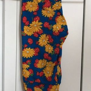 LuLaRoe leggings OS. Like new, worn once. Lovely!